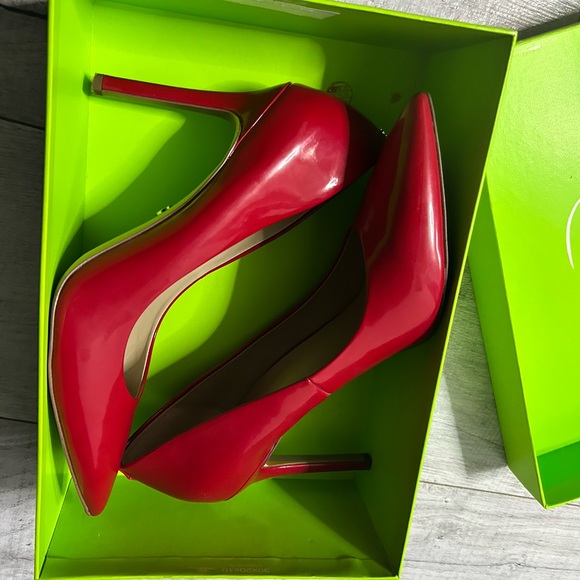 Sam Edelman Glossy Red Heels - Picture 4 of 8